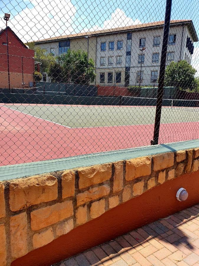 Merry Monte Casino Lodge House In Fourways Sandton Extérieur photo