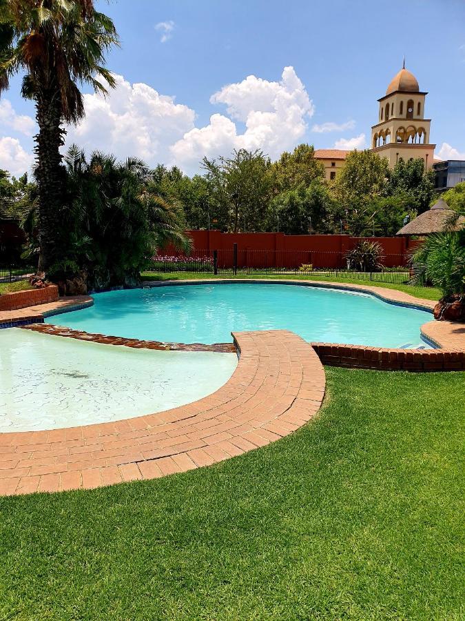 Merry Monte Casino Lodge House In Fourways Sandton Extérieur photo