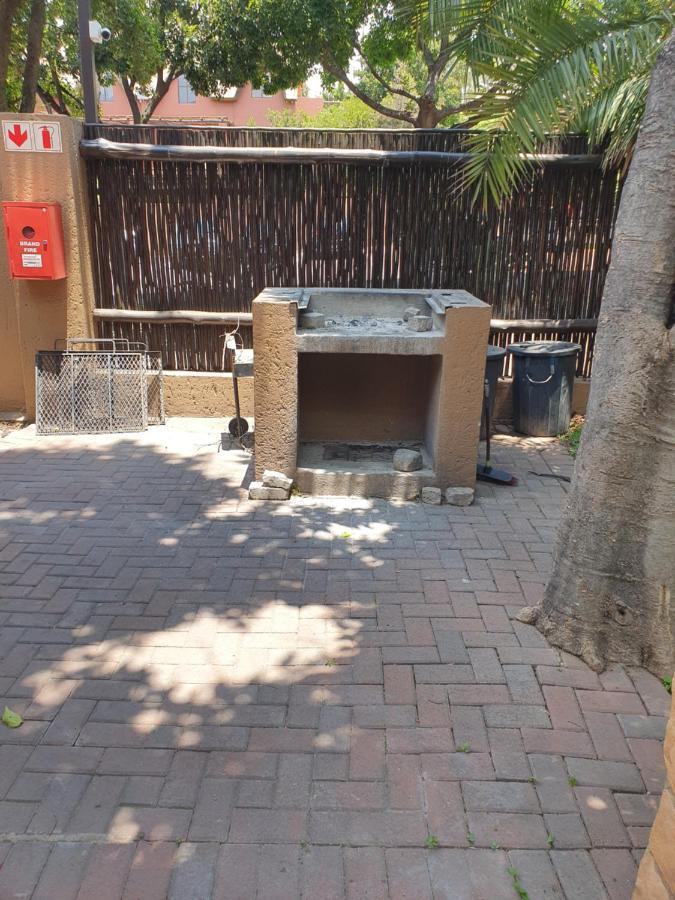 Merry Monte Casino Lodge House In Fourways Sandton Extérieur photo
