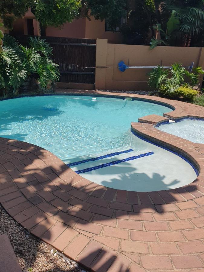 Merry Monte Casino Lodge House In Fourways Sandton Extérieur photo